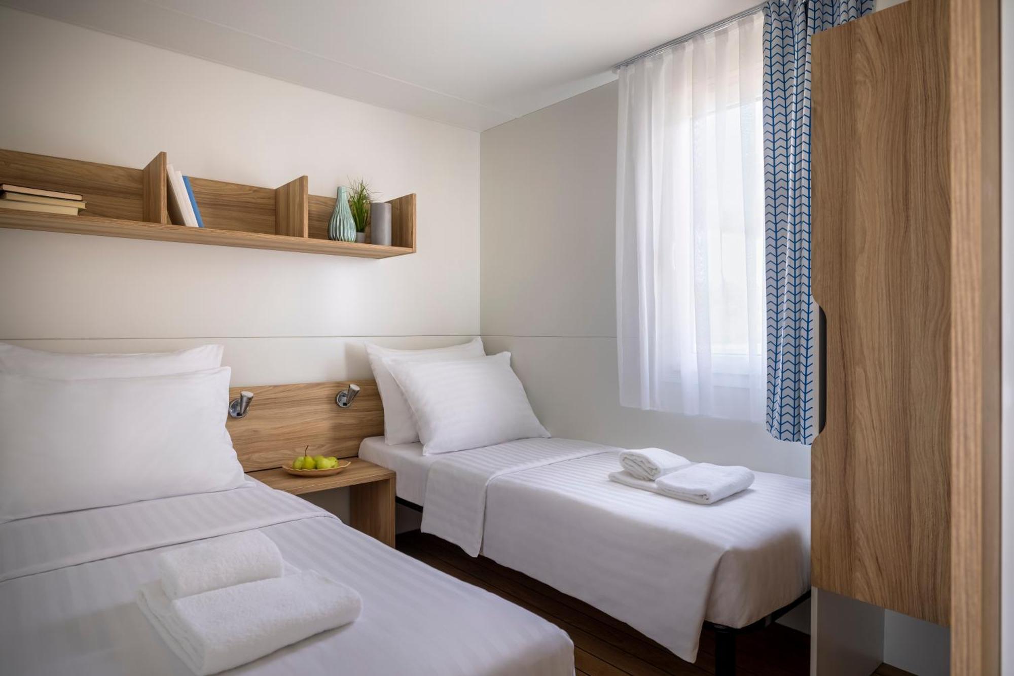 Maistra Camping Vestar Mobile Homes Rovigno Camera foto A typical bedroom at the residence