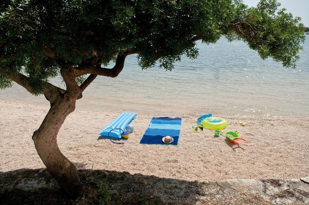 Maistra Camping Vestar Mobile Homes Rovigno Esterno foto Beach in Agia Marina