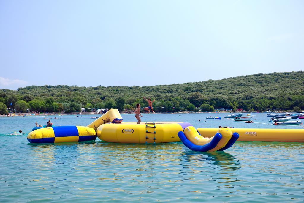 Maistra Camping Vestar Mobile Homes Rovigno Esterno foto A water park in Croatia