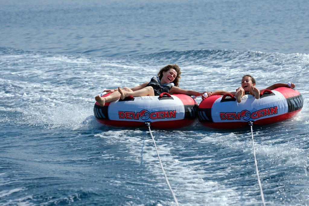 Maistra Camping Vestar Mobile Homes Rovigno Esterno foto A tube being towed