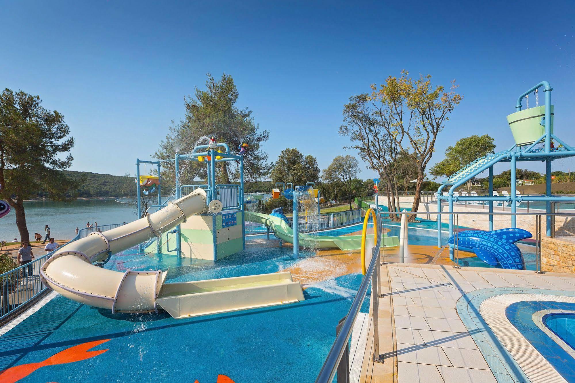 Maistra Camping Vestar Mobile Homes Rovigno Esterno foto The water park at Lake Illawarra