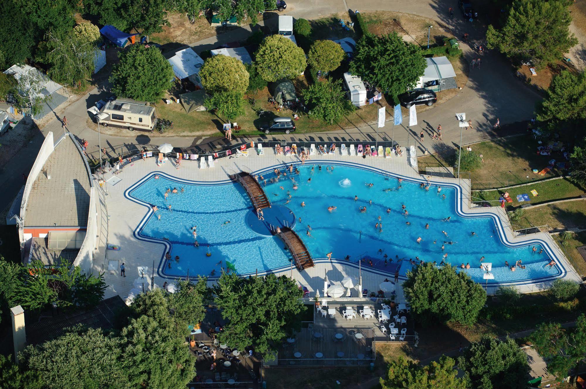 Maistra Camping Vestar Mobile Homes Rovigno Esterno foto Aerial view