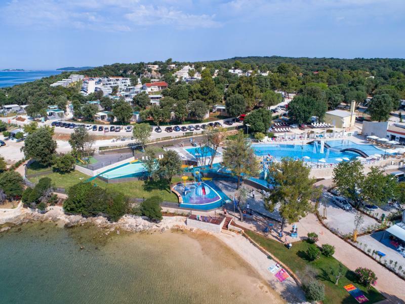 Maistra Camping Vestar Mobile Homes Rovigno Esterno foto Aerial view of the resort