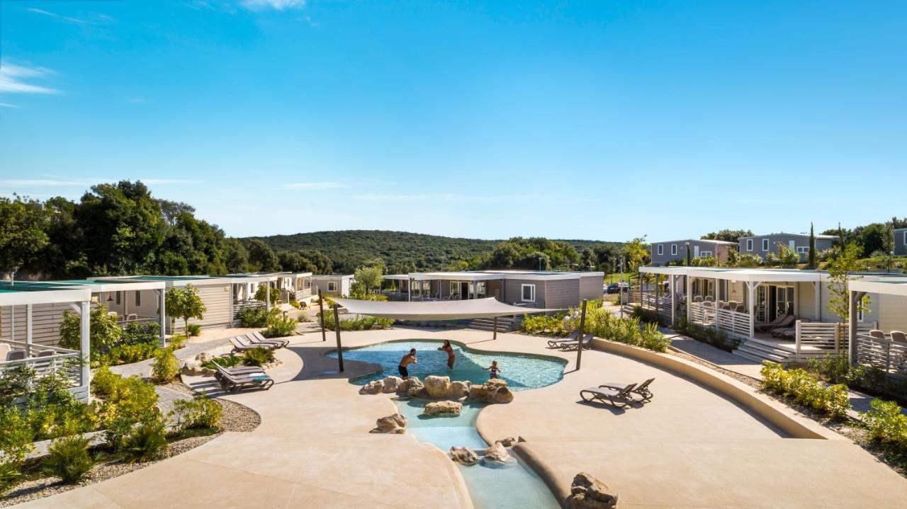 Maistra Camping Vestar Mobile Homes Rovigno Esterno foto The resort's swimming pool