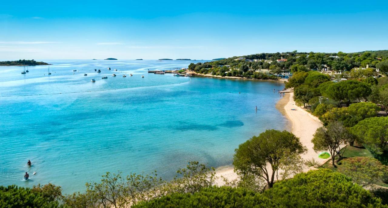 Maistra Camping Vestar Mobile Homes Rovigno Esterno foto The bay of Agia Marina