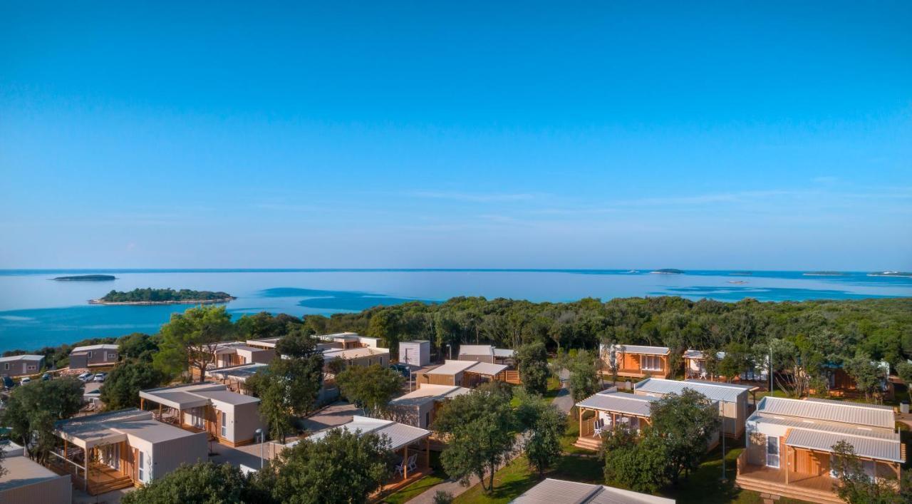 Maistra Camping Vestar Mobile Homes Rovigno Esterno foto View of the resort